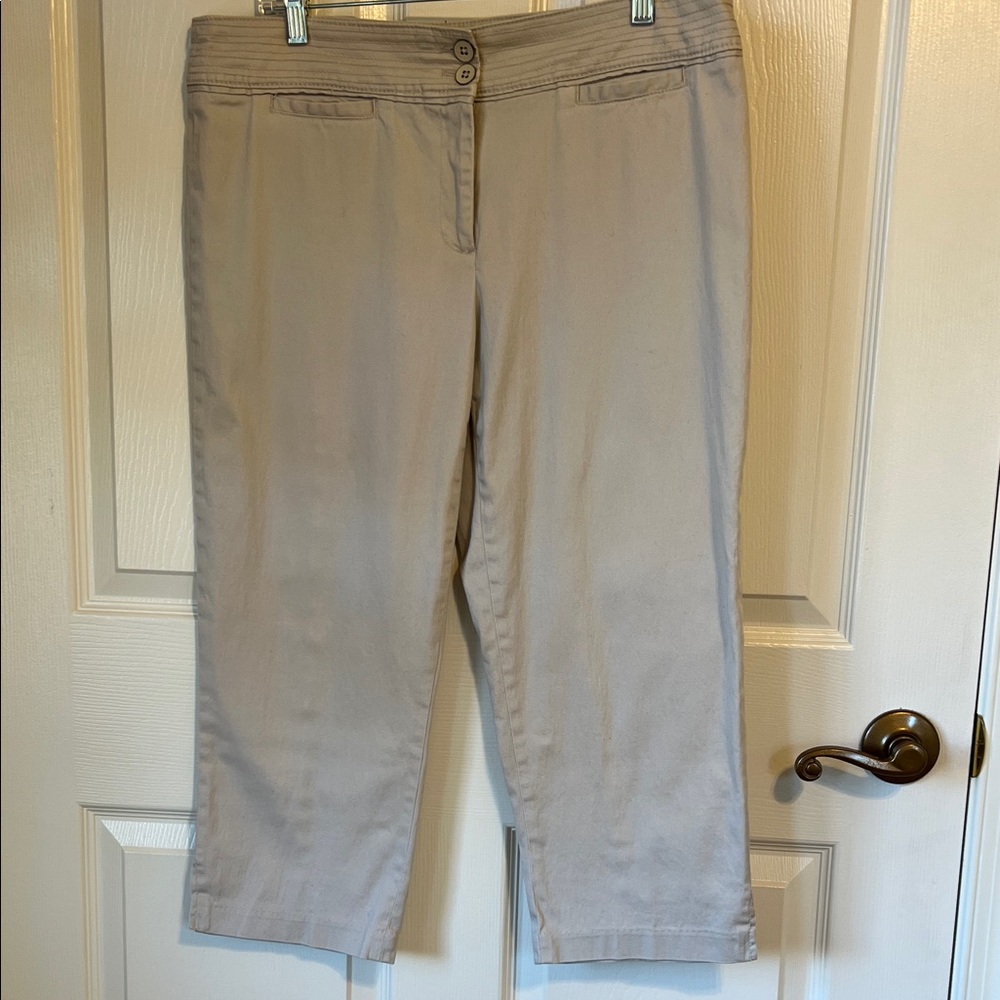 Willi Smith Beige Capri Pants